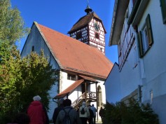 vor der Kirche Nehren